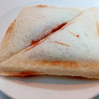 キャベツとトマトとチーズのカレー風味ホットサンド